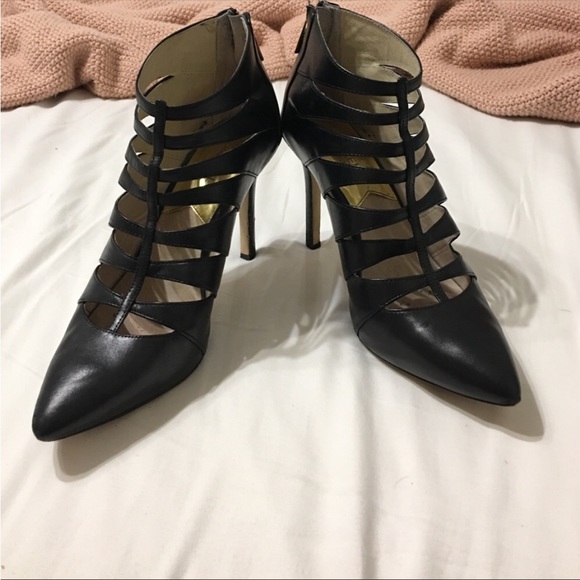 Michael Kors closed toed Mavis heel - Picture 2 of 3